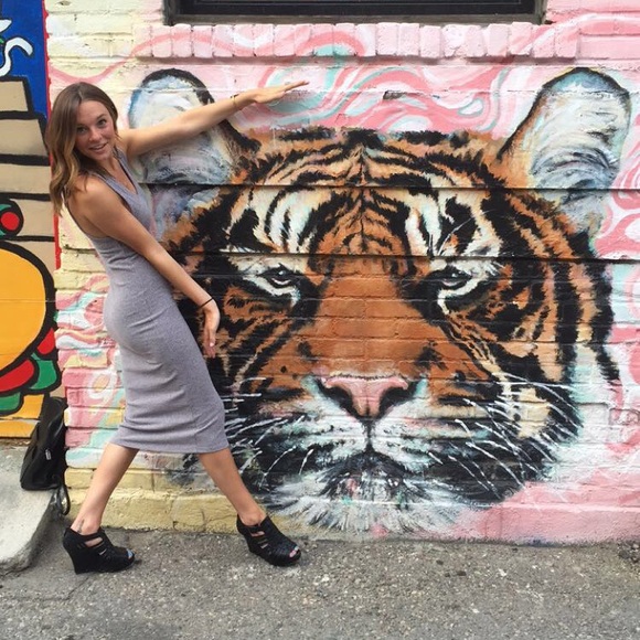 Meet your Posher, Stephanie - Picture 2 of 7